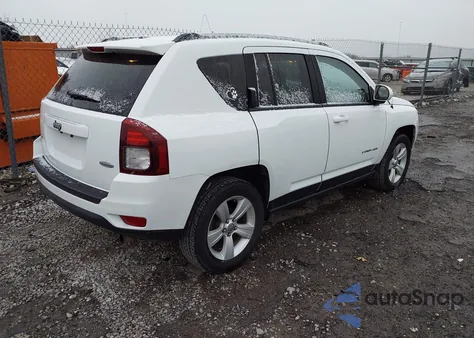 2017 Jeep Compass Latitude 4X4 z USA, uszkodzony, nr VIN 1C4NJDEB2HD191736